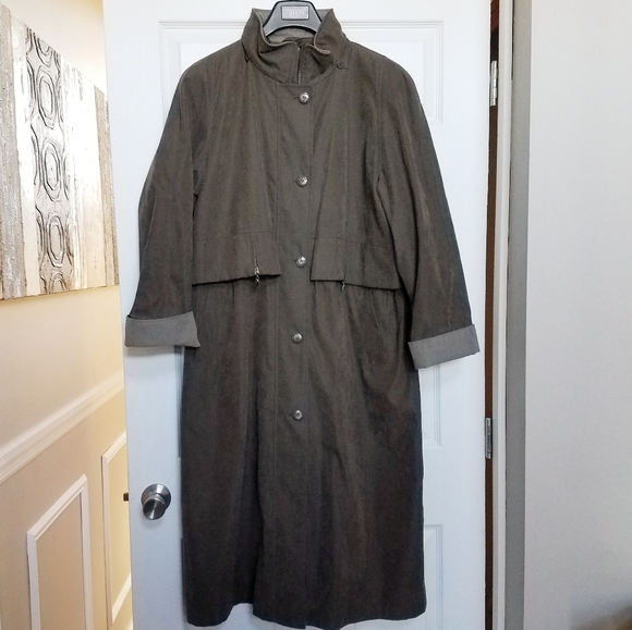 Fleet Street Ltd. Jackets & Blazers - Vintage Fleet Street Khaki/OliveTrench Coat